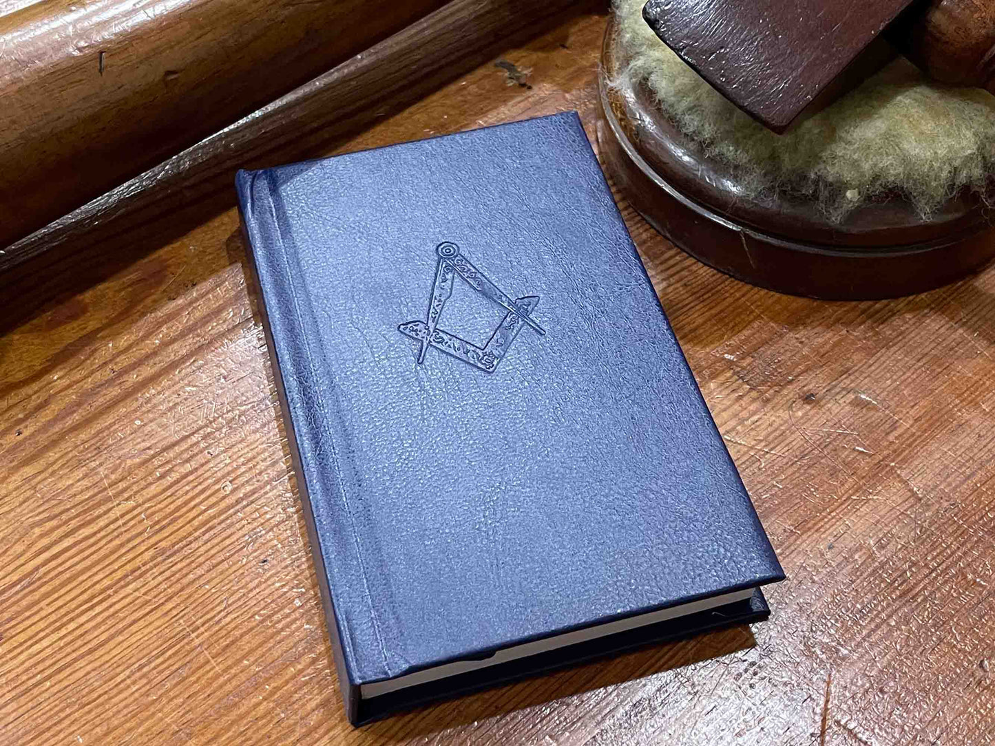 Emulation Ritual 13th Edition (Pocket Sized): Stay informed and prepared with the traditional pocket-size format of the Official 13th Edition Emulation Masonic Ritual Book, containing all the necessary information for the Three Degrees and Installation ceremony of Craft Freemasonry.